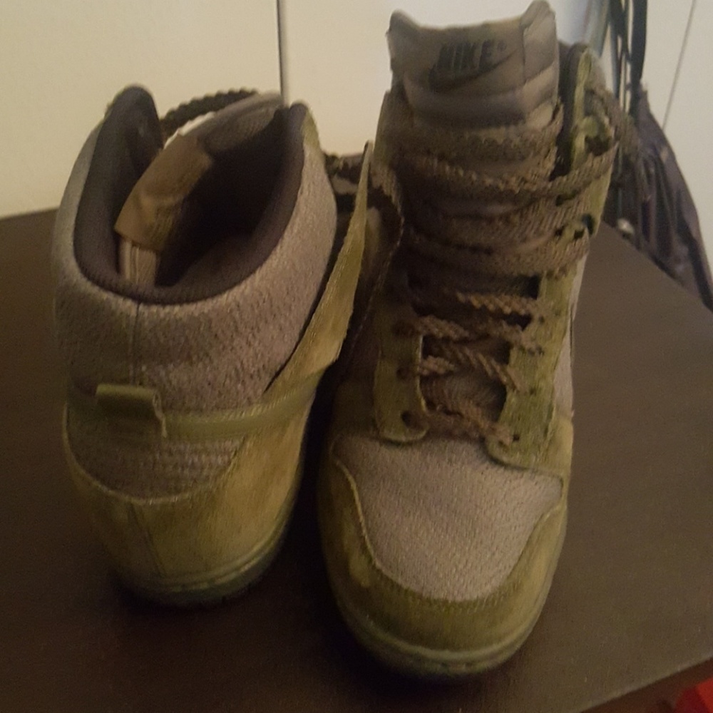 Wedge sneakers